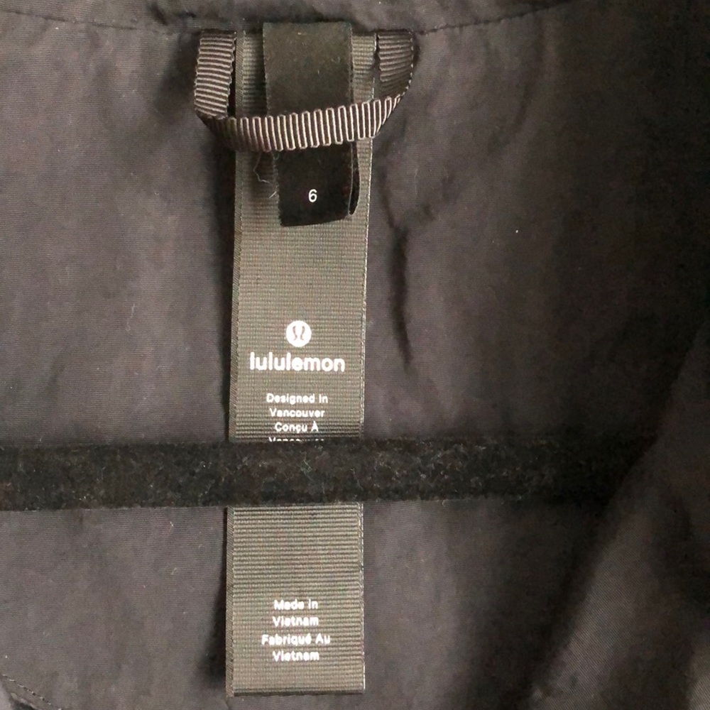Lululemon jacket size 6 - Picture 8 of 13